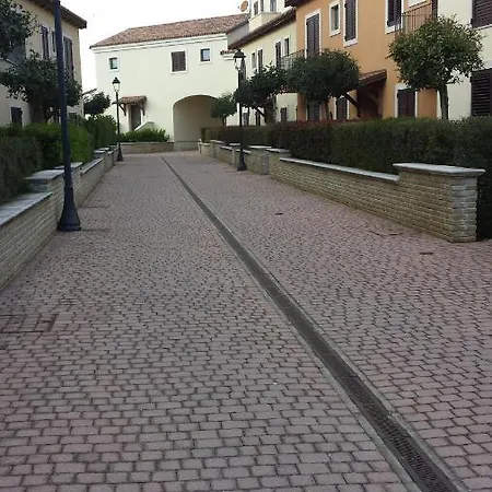 בית נופש Attico In Complesso Turistico פוליקורו
